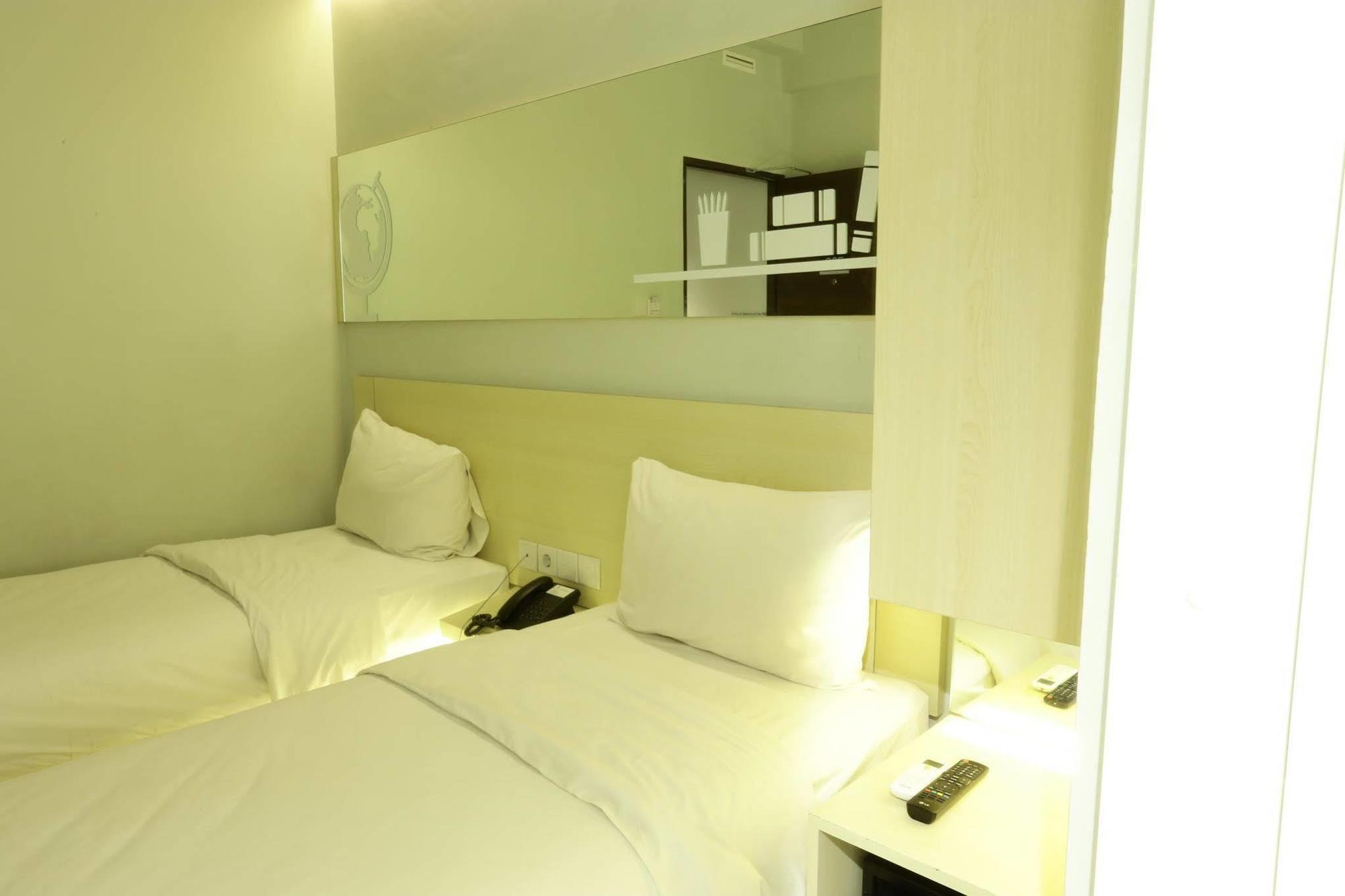 Cleo Hotel Tunjungan Σουραμπάγια Εξωτερικό φωτογραφία